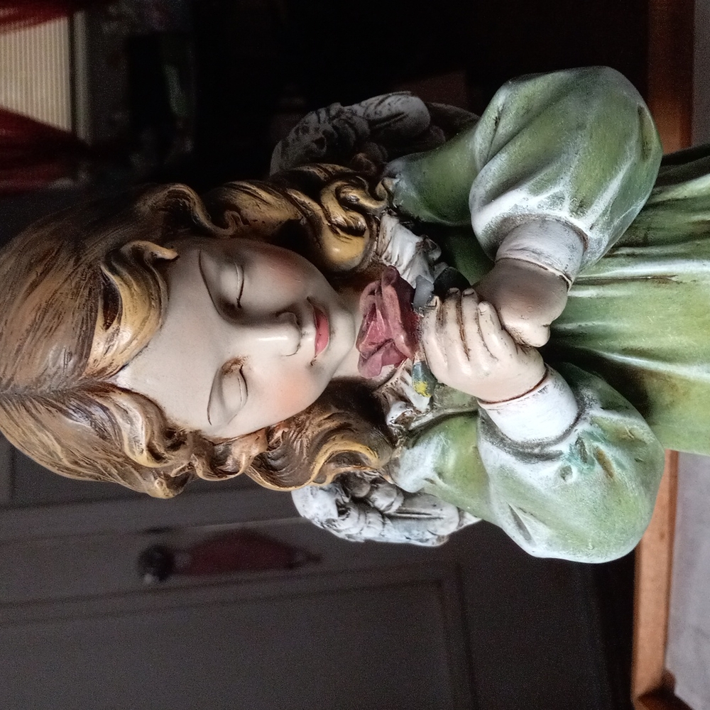 Kneeling Serenity Angel.